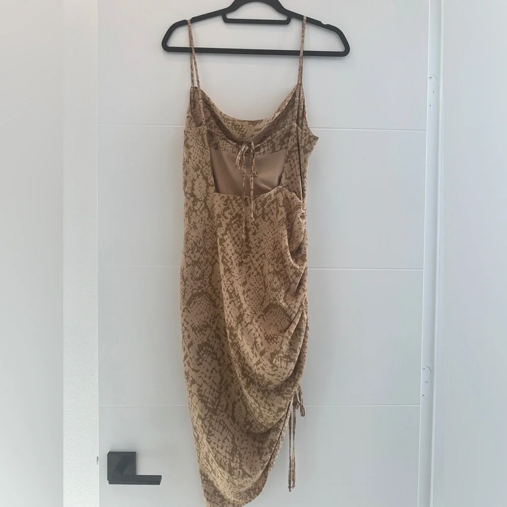 Forever 21 Snake Print Ruched Midi Dress Tan Beige Spaghetti Strap | Size M - Picture 12 of 15